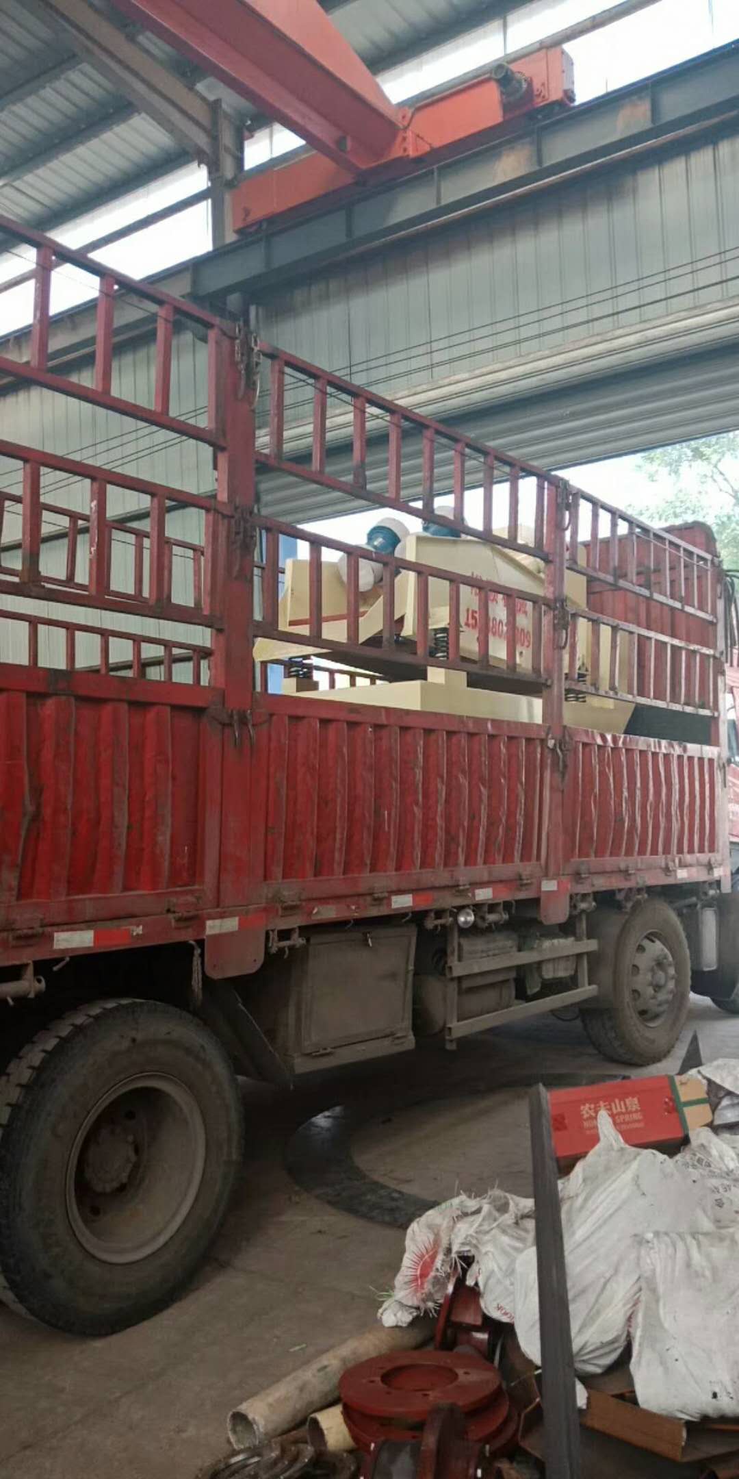 發(fā)往河南三門峽靈寶的振動(dòng)篩和350細(xì)砂回收機(jī)